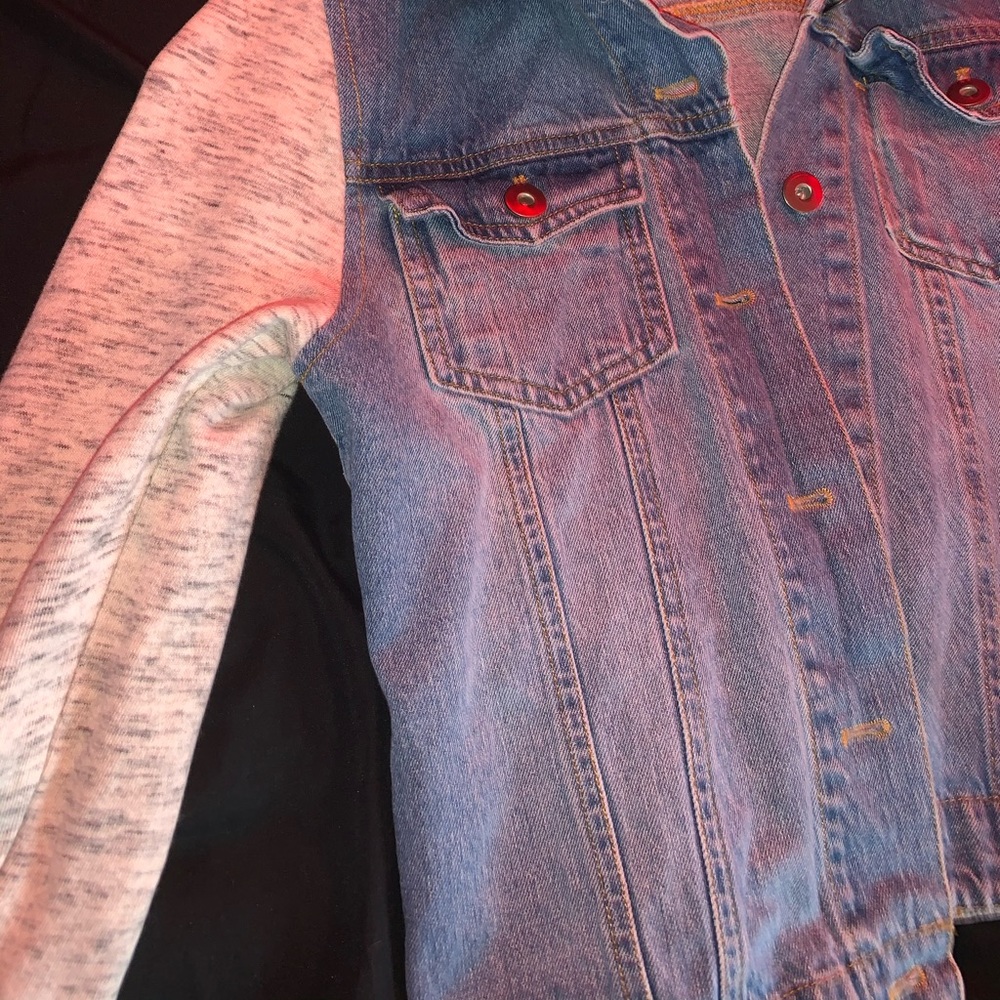 light denim jacket w/ sweatshirt material sleeves - Picture 2 of 2